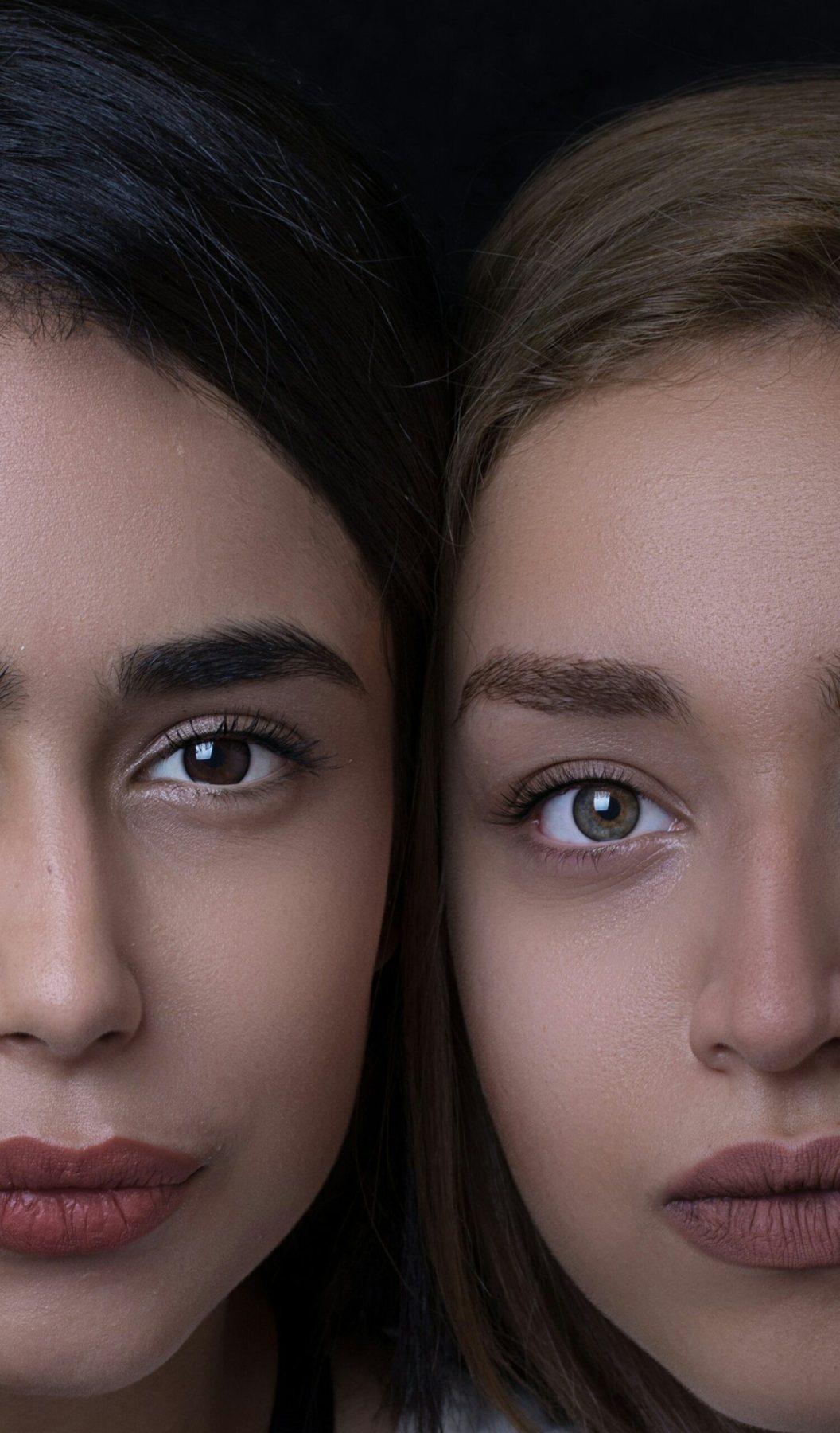 Deux visages à la peau lumineuse